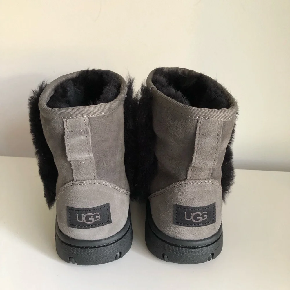 NEW UGG Women Sz 7 Sunburst Mini Genuine Shearling Bootie Grey - Picture 4 of 9